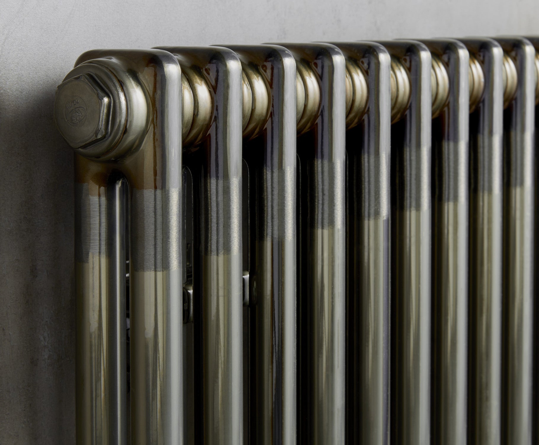 Zehnder Charleston 2 Column MtM B/MTL Lacquer