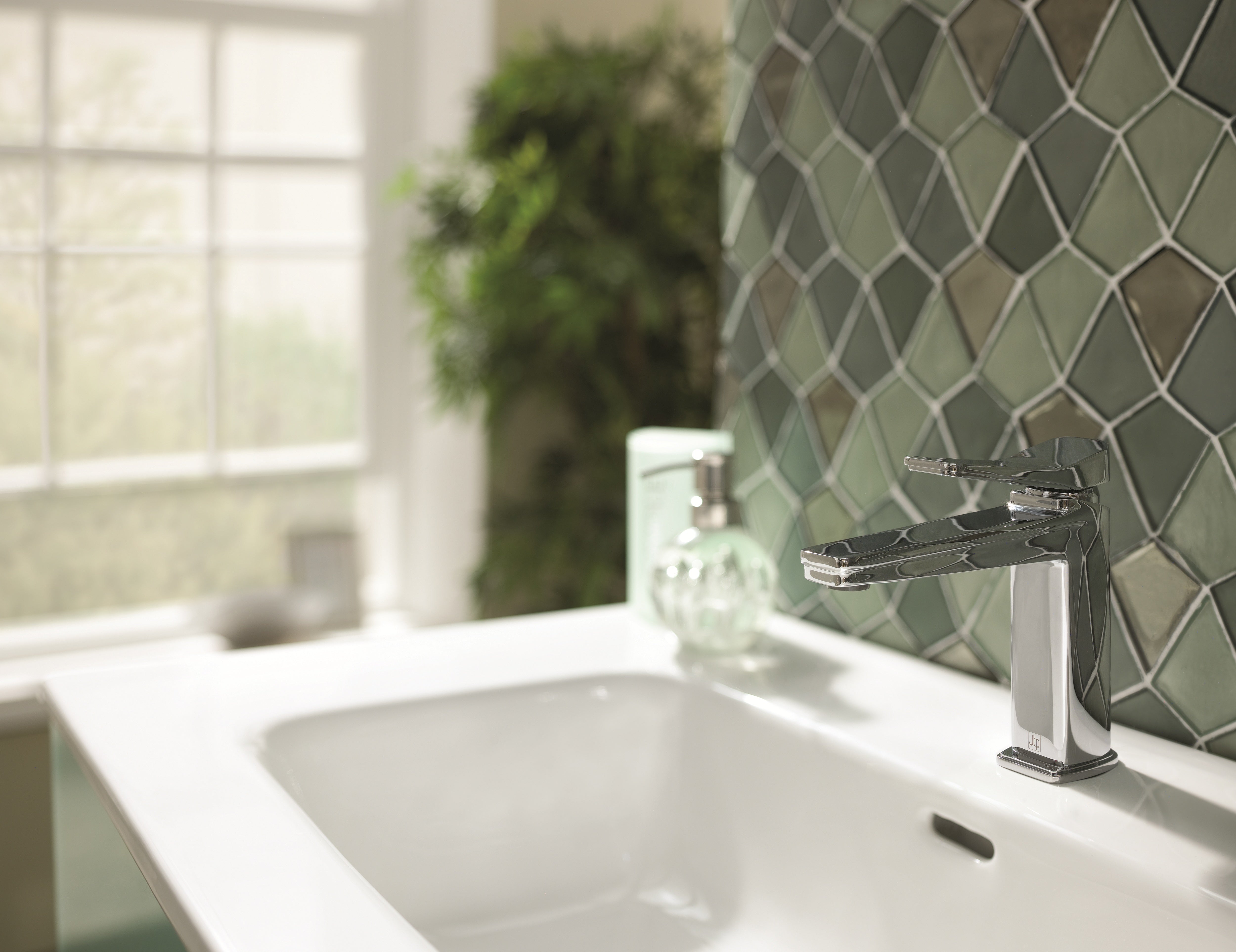 HIX SINGLE LEVER BASIN MIXER