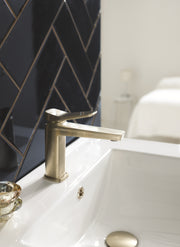 HIX SINGLE LEVER BASIN MIXER