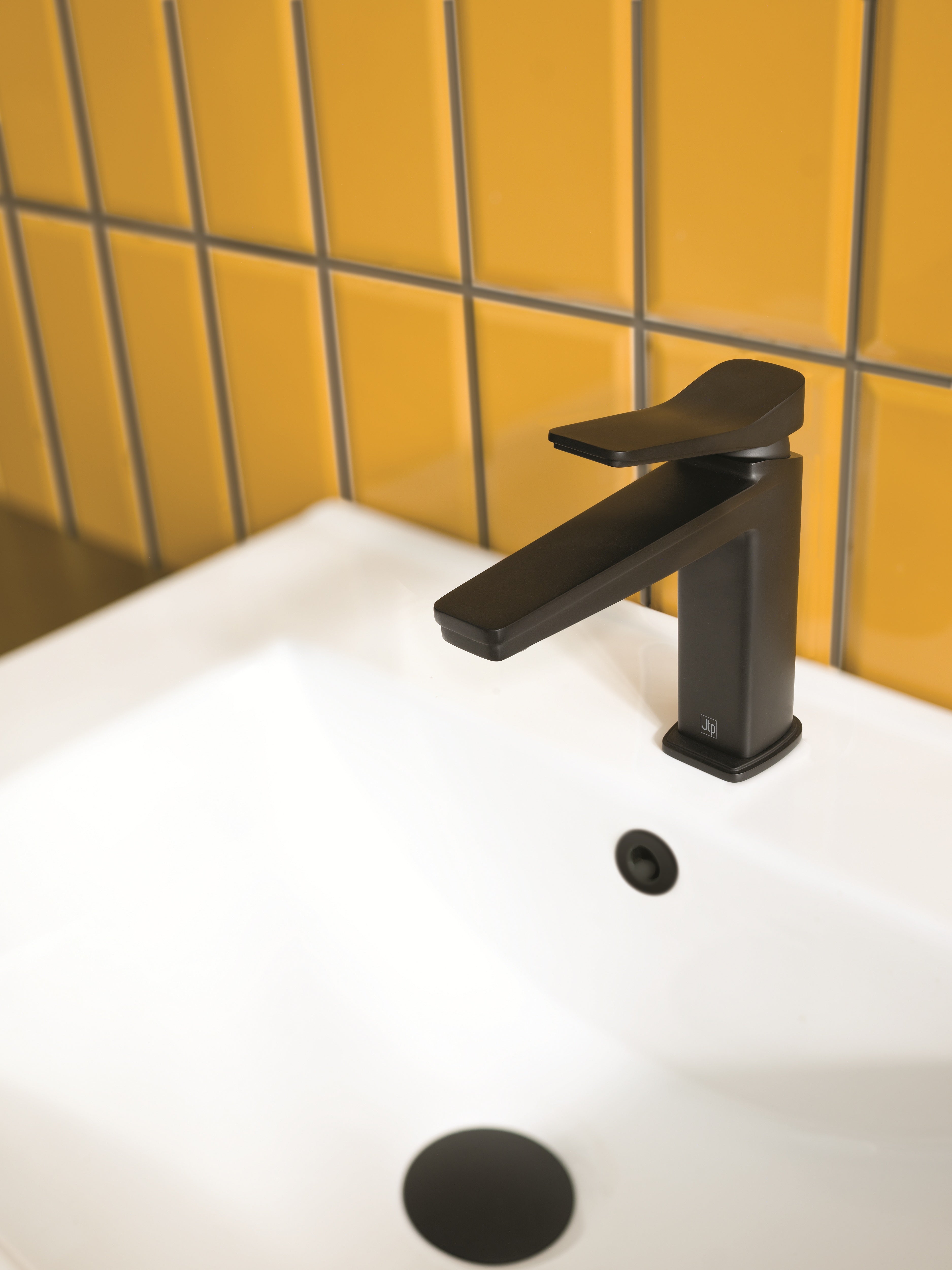 HIX SINGLE LEVER BASIN MIXER