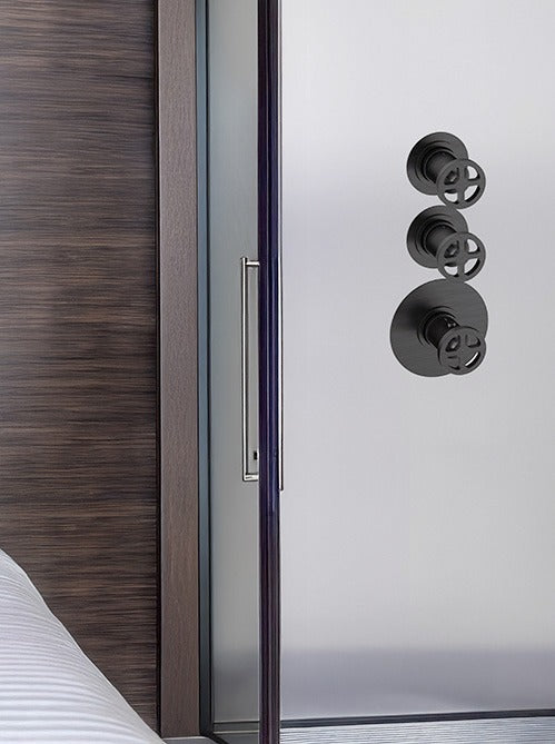 LAYLA - 3 Control Valve 2 Outlet - Cross