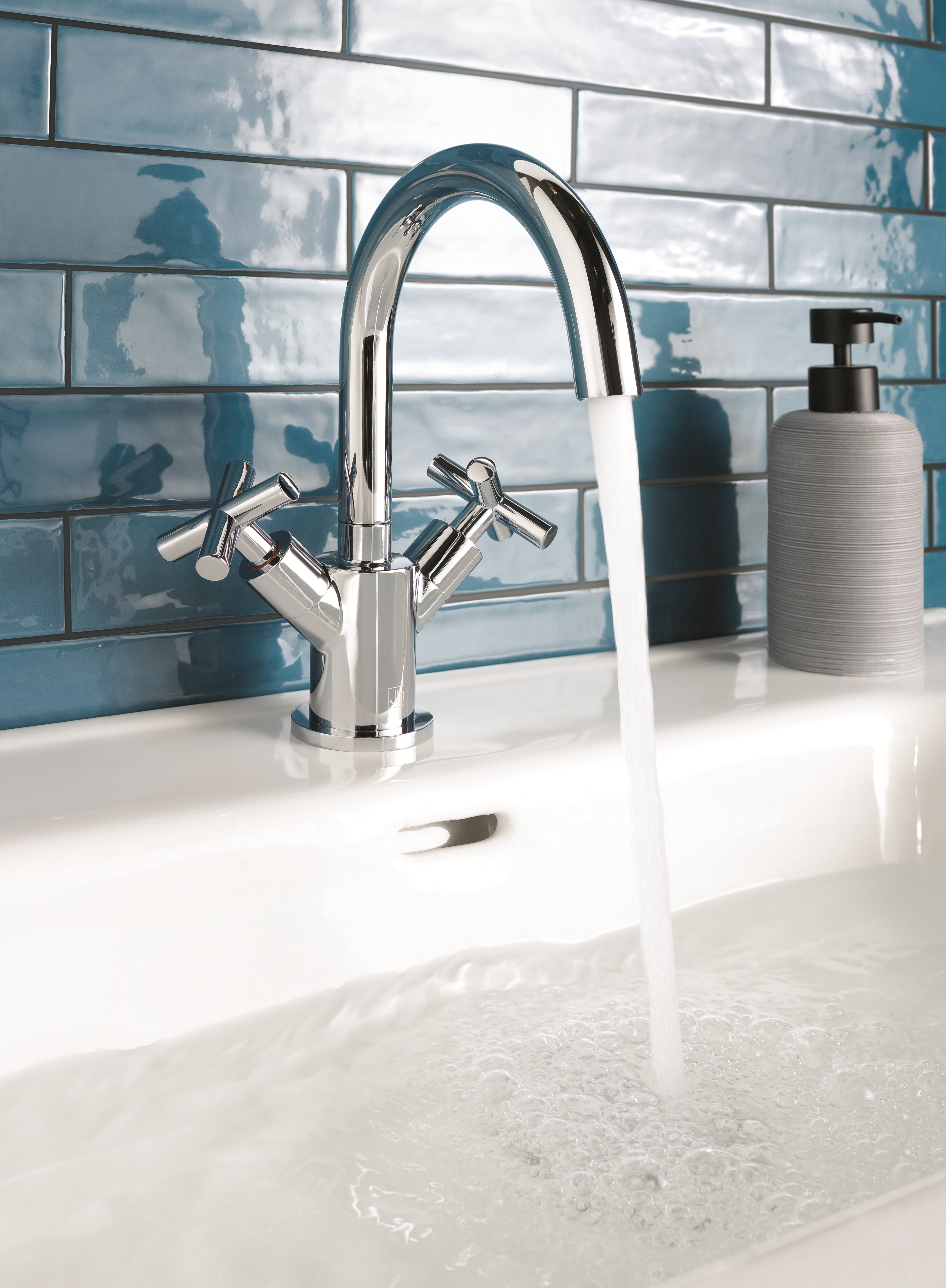 SOLEX MONO DECK MOUNTED, SWIVEL SPOUT BASIN MIXER, WITH POP UP WASTE