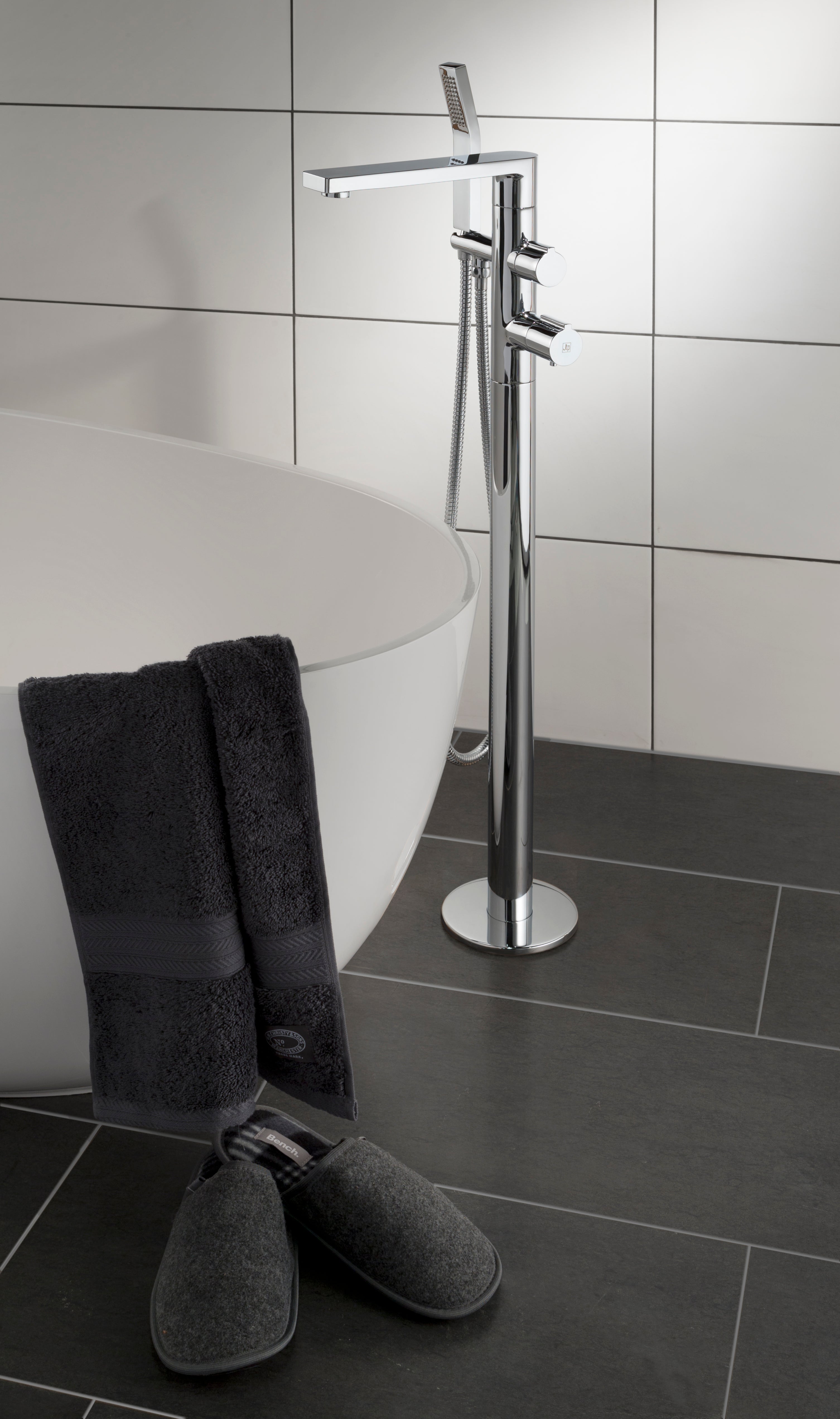 HUGO THERMOSTATIC FLOOR MOUNTED BATH SHOWER MIXER WITH KIT