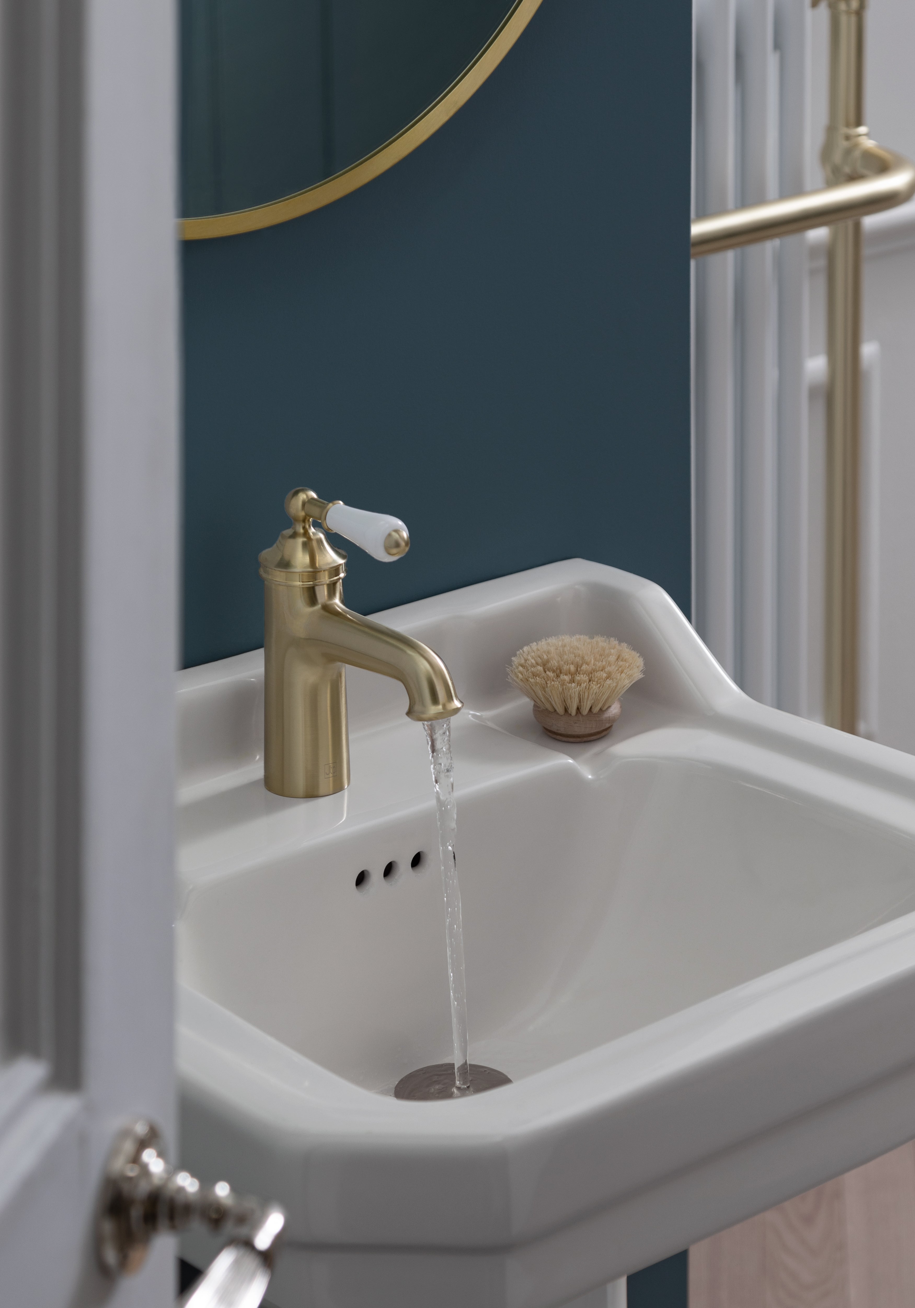 GROSVENOR LEVER LONG NOSE BASIN TAPS