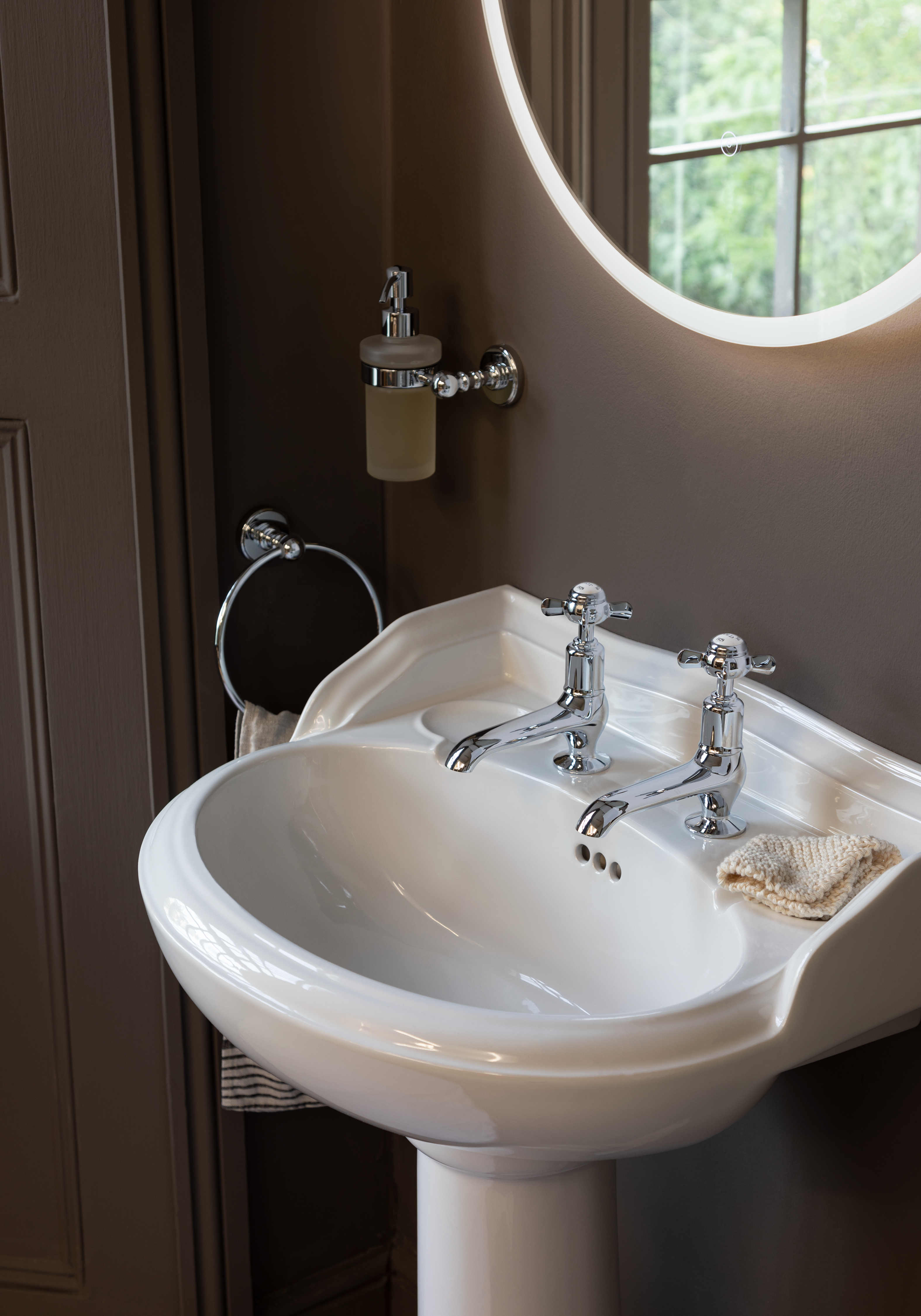 GROSVENOR PINCH LONG NOSE BASIN TAPS