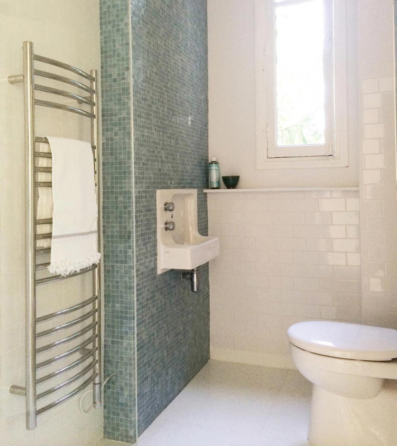 Adur Electric Curved Fronted Towel Rail 1250x400mm