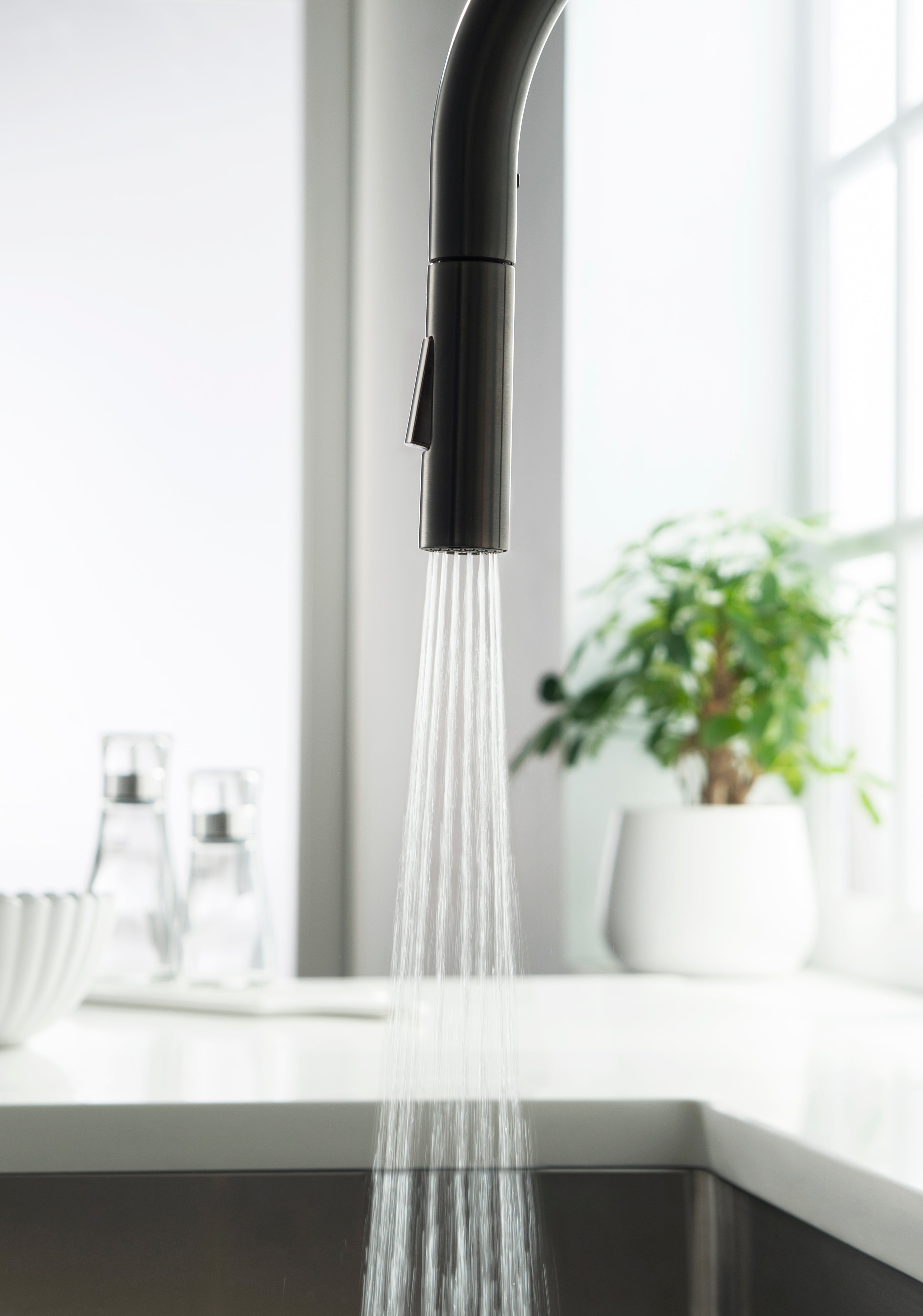 VOS SINGLE LEVER PULL OUT SINK MIXER