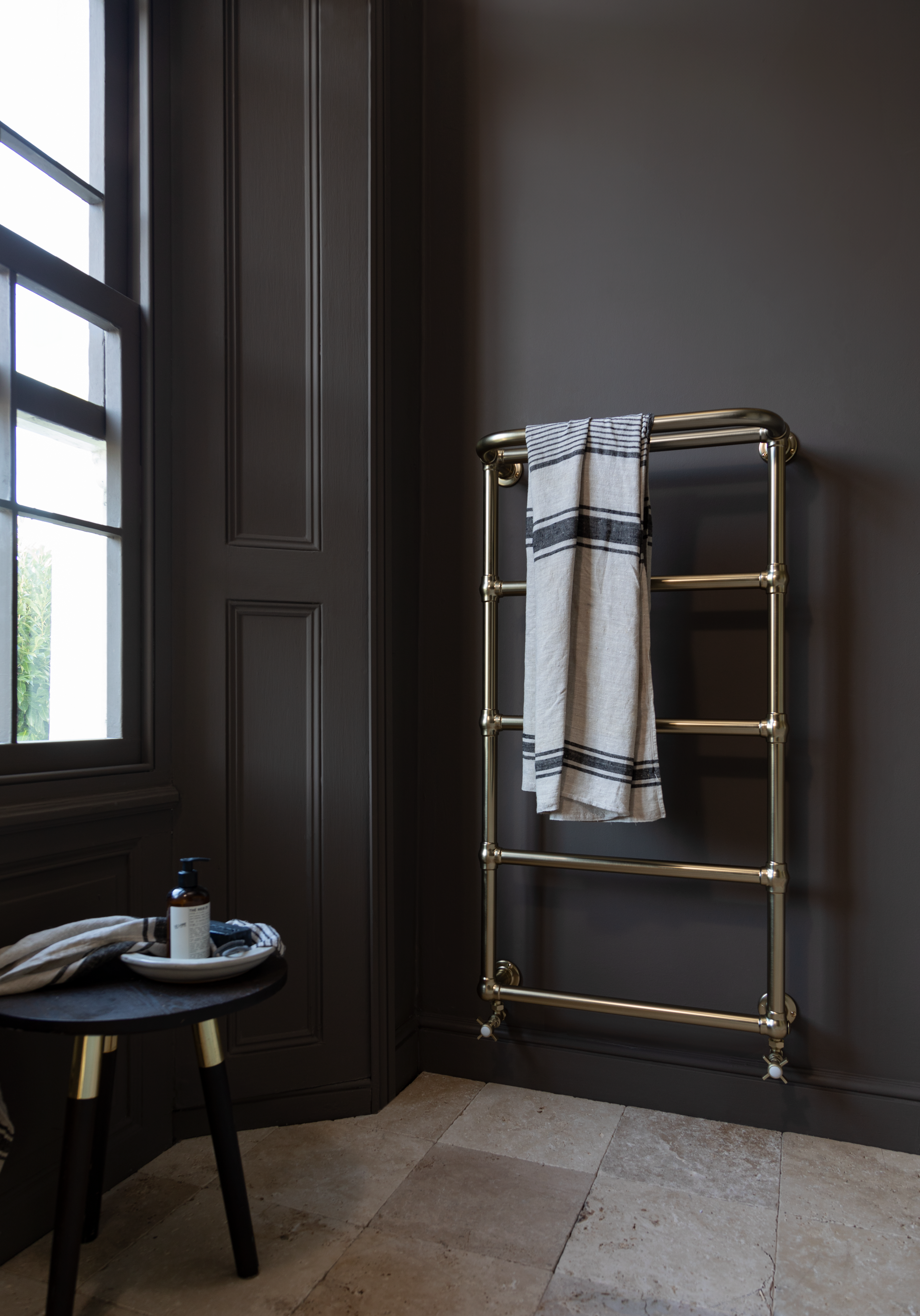 GROSVENOR WALL MOUNTED RAD 720 X 600
