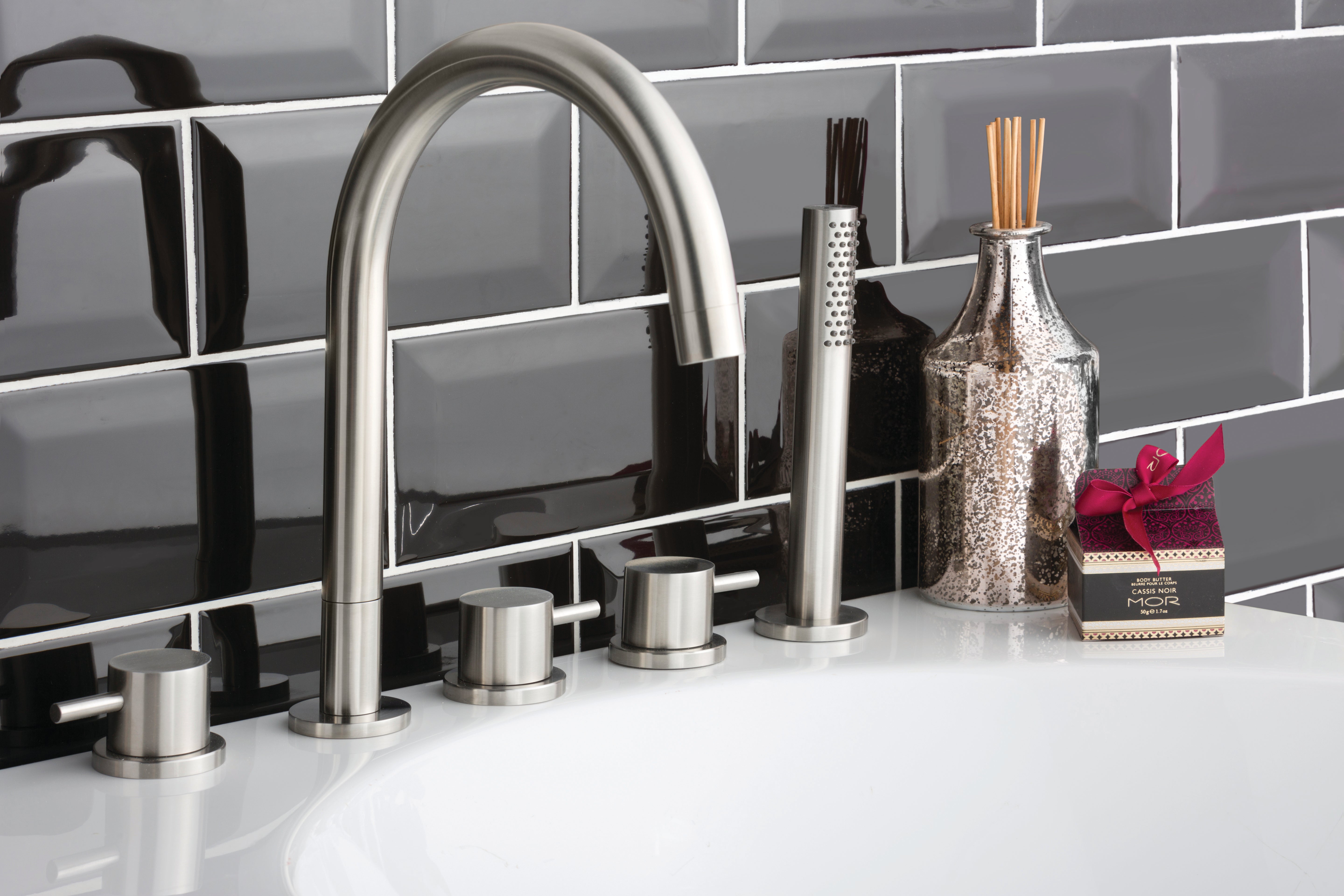INOX 5 HOLE BATH SHOWER MIXER WITH
 EXTRACTABLE HAND SHOWER, SWIVEL
 SPOUT AND DIVERTER