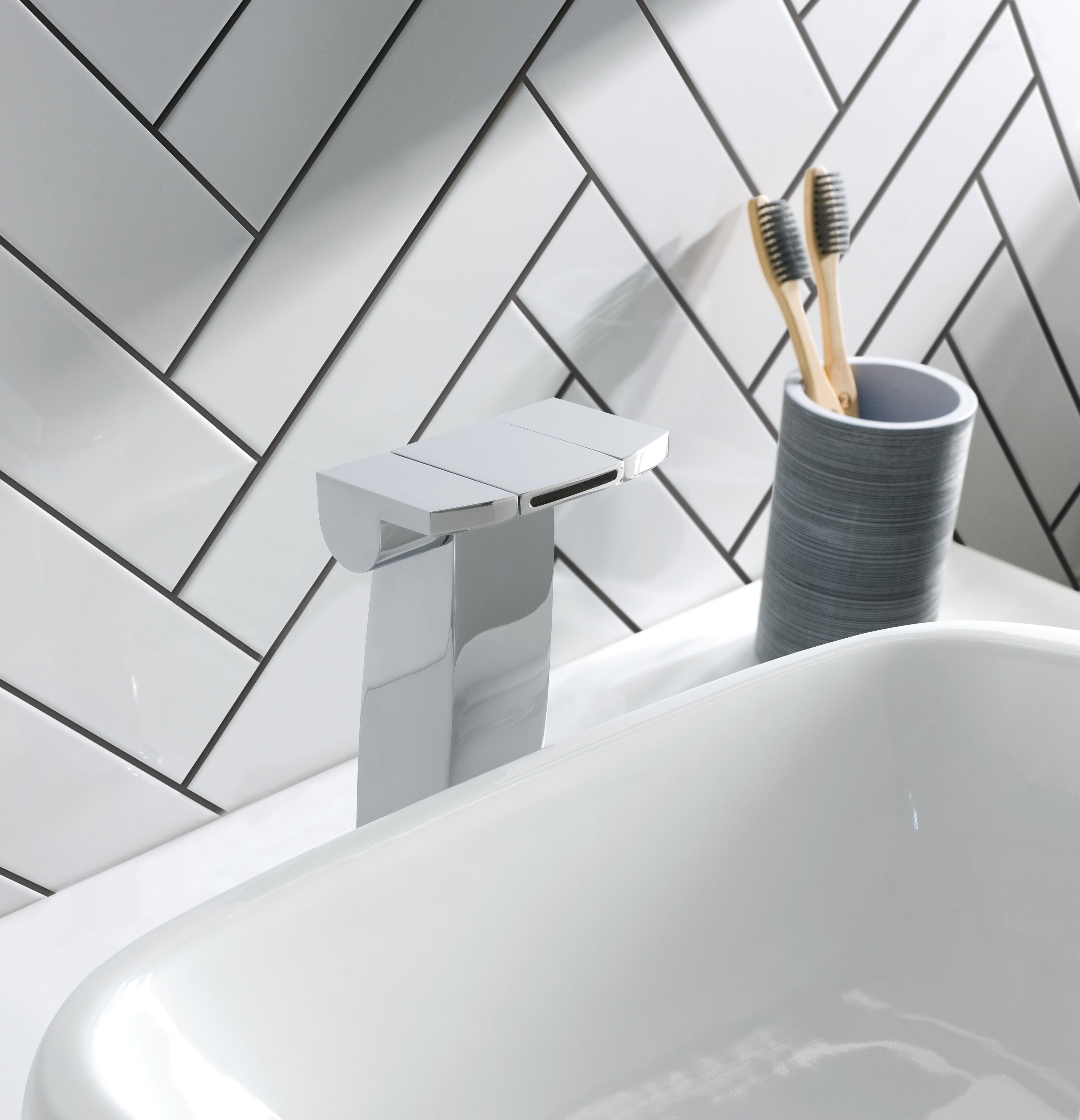 MINI ROUND - Tall Mono Basin Mixer