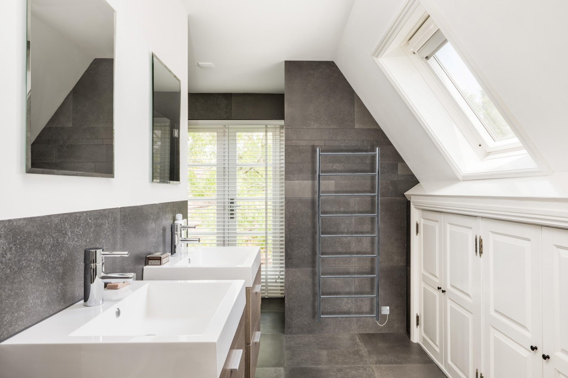 Lindfield Towel Rail Cylindrical Adj Elec 1275 x 520mm